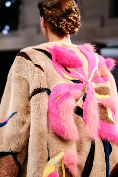 Look 16